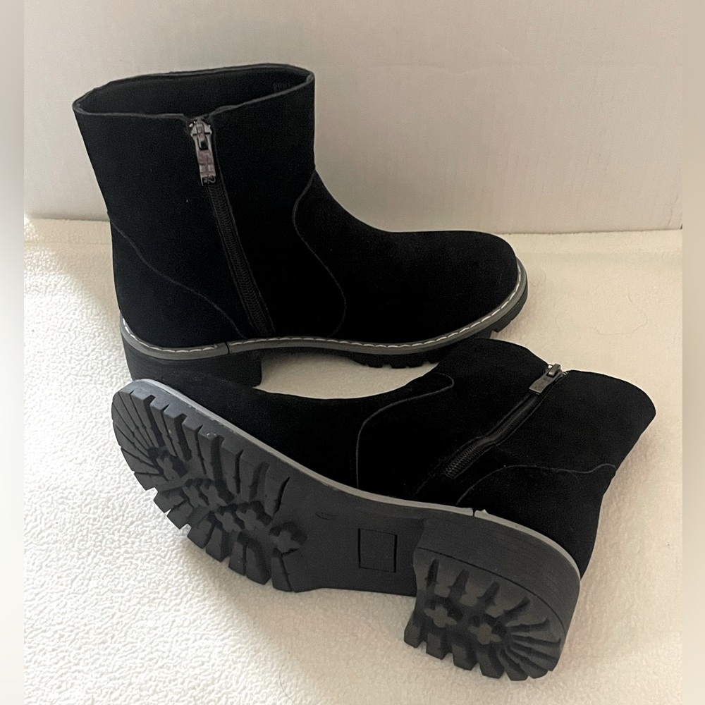 NWT Seven7 black suede ankle boots Size 7